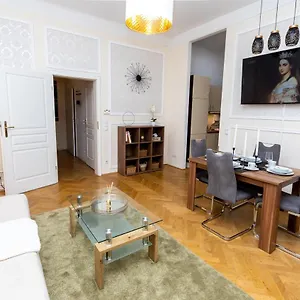 Austrian Designed Close To Centre Wien